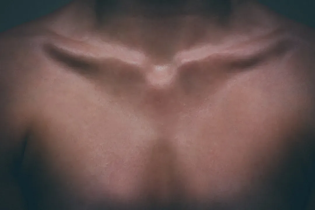 Defined jawline showing platysma and masseter muscles from looksmaxxing jawline exercises and proper technique training